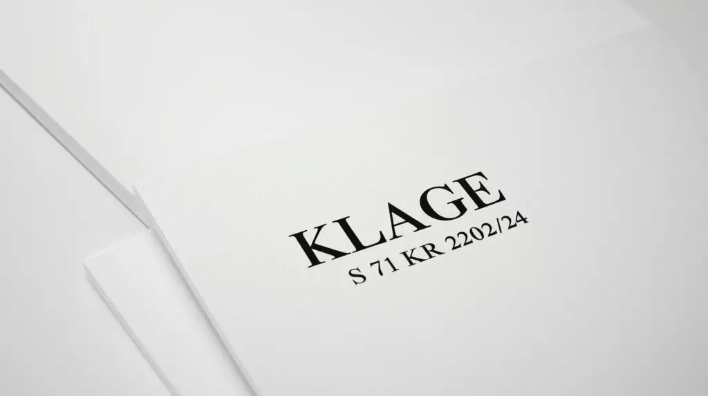 White legal file labeled Klage with case number S 71 KR 2202/24, representing the introduction to the statement of claim.