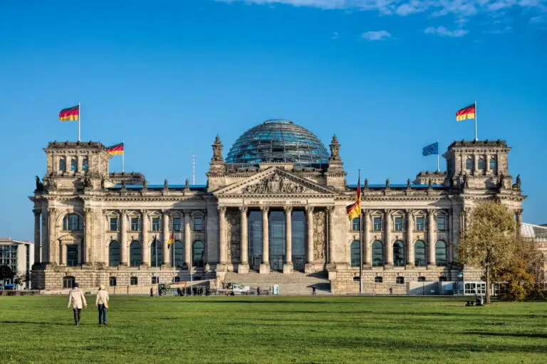 Exterior view of the German Bundestag building in Berlin, symbolizing Germany’s role in backing the Iran war’s goals while tightening asylum and deportation rules.
