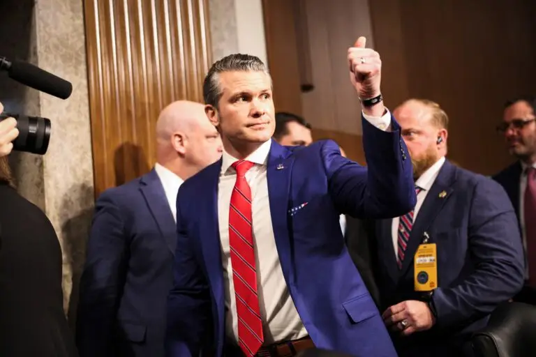 Pete Hegseth gives a thumbs-up during his confirmation hearing as Donald Trump’s nominee for U.S. Secretary of Defense, later becoming one of the key architects of the new U.S. war doctrine.